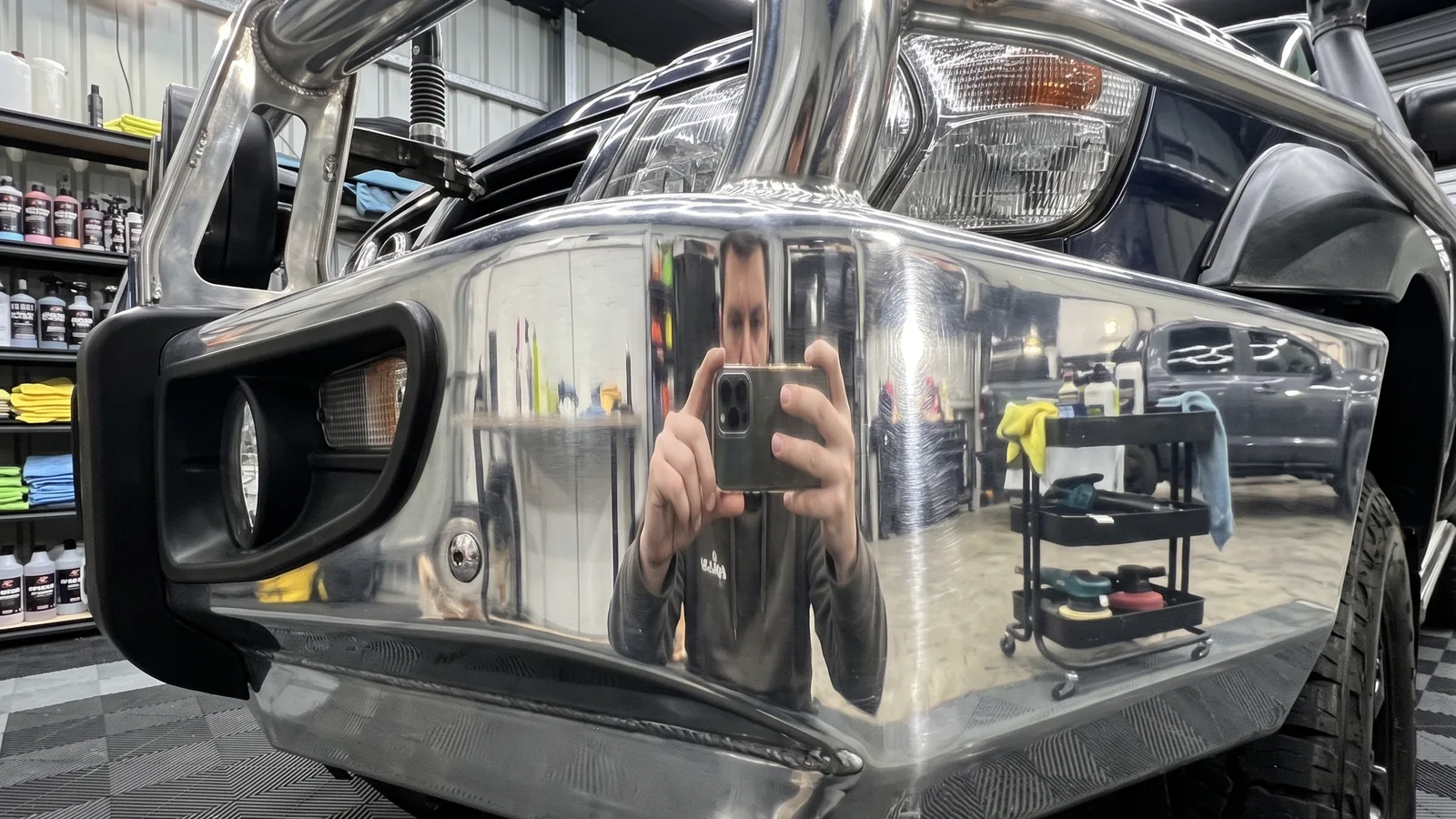 Mirror-finish polished aluminium bull bar reflecting the detailing studio